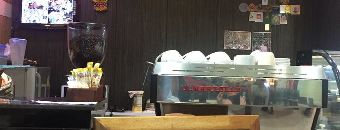 Love Coffee Café is one of สถานที่ที่ Jen ถูกใจ.