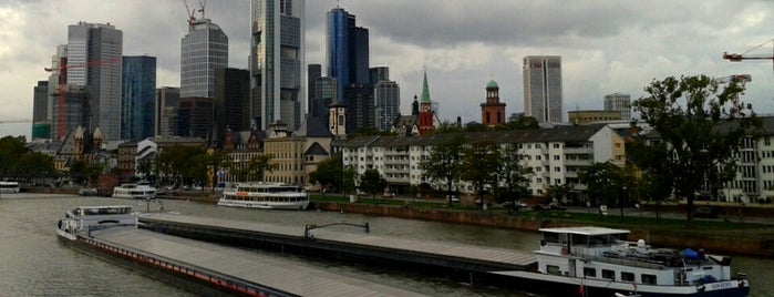 Ignatz-Bubis-Brücke is one of Looking @ Skylines.
