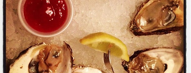 Harpoon Larry's Fish House & Oyster Bar is one of Posti che sono piaciuti a Dave.
