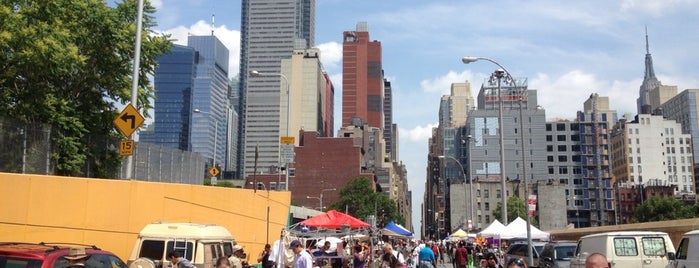 Hell's Kitchen Flea Market is one of New York Vintage Style.