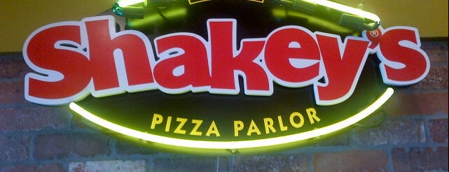 Shakey's Pizza Parlor is one of Tempat yang Disukai Ron.