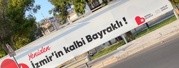 Bayraklı Belediyesi is one of ahmet'in Beğendiği Mekanlar.