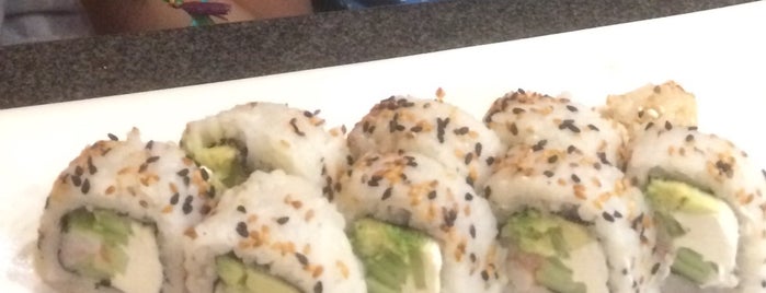 Sushi Roll is one of สถานที่ที่ Maricarmen ถูกใจ.