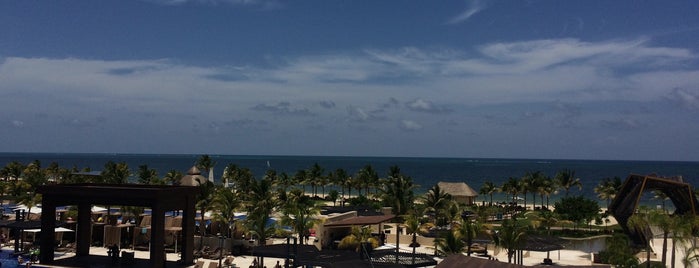 Royalton Riviera Cancún is one of Orte, die Maricarmen gefallen.