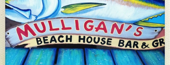 Mulligan's Beach House Bar & Grill is one of Locais curtidos por Jose.