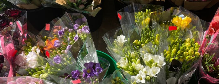 Grower's Flower Market & Gifts is one of My Toronto.
