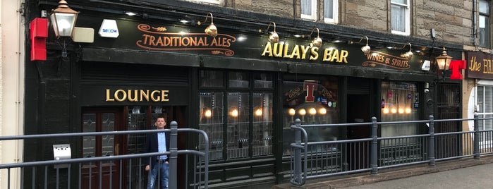 Aulay's Bar is one of Lieux qui ont plu à Charlotte.