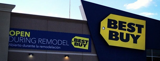 Best Buy is one of Kevin'さんのお気に入りスポット.