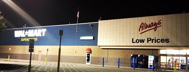 Walmart Supercenter is one of Lugares favoritos de Lynn.