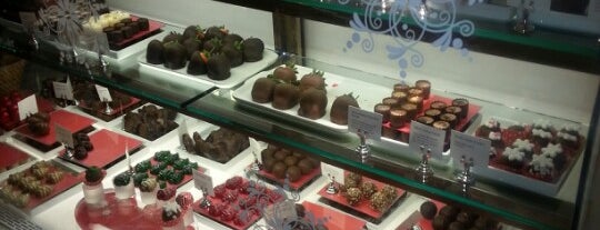 Godiva Chocolatier is one of Tempat yang Disukai Joe.