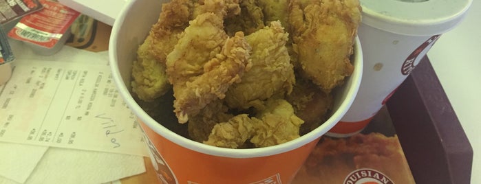 Popeyes Louisiana Kitchen is one of Posti che sono piaciuti a Ismail.