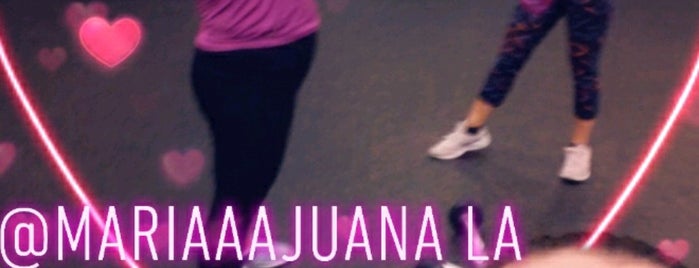 Planet Fitness is one of Lugares favoritos de Dina.