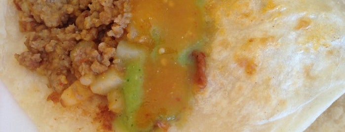 Tacos Don Pedro cumbres is one of Locais curtidos por Armando.