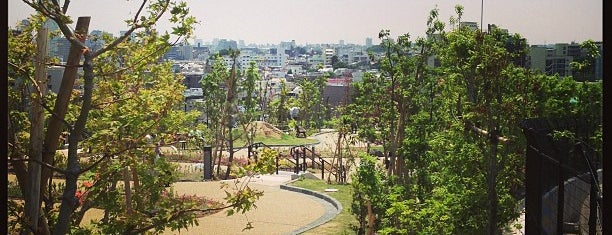 目黒天空庭園 is one of Uzaiさんの保存済みスポット.
