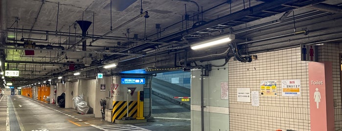 日本橋本町駐車場 is one of 駐車場.