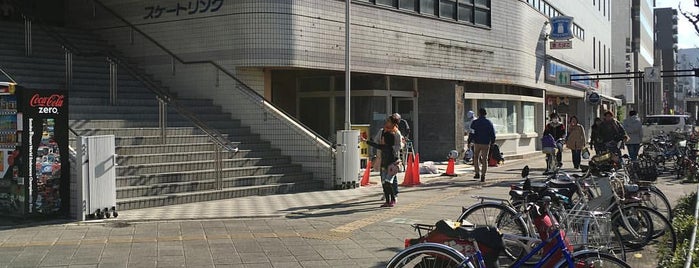 マクドナルド 大須スポーツセンター店 is one of 電源のないカフェ（非電源カフェ）.