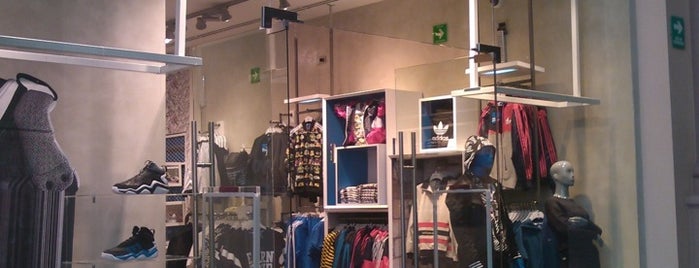 Adidas Originals Store is one of Locais curtidos por Zyanya.