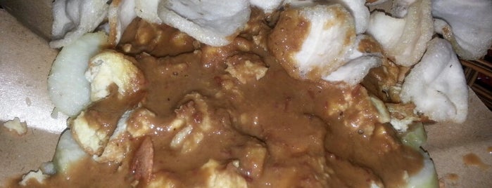 Tahu Tek ”Cak Soleh” is one of Makan makan.