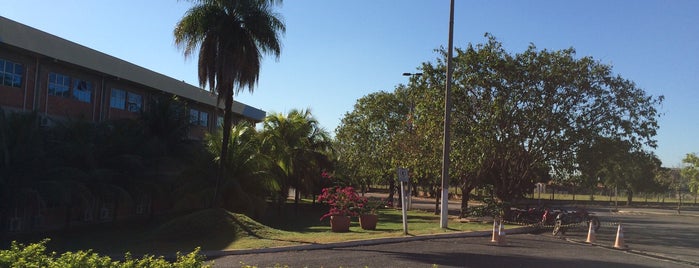 Centro Universitário de Várzea Grande (UNIVAG) is one of Universidades e Faculdades.