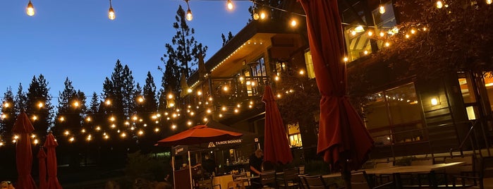The Lodge Restaurant & Pub is one of Lago Tahoe.