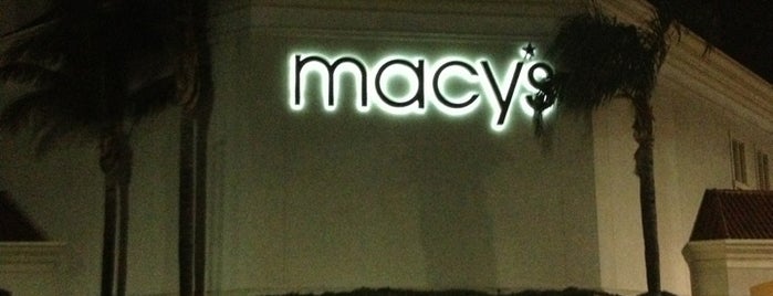 Macy's is one of Orte, die Sebastian gefallen.