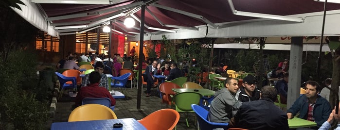 Bereket Garden Cafe is one of Q'ın Beğendiği Mekanlar.