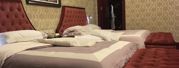 Astor House Hotel 礼查饭店 is one of Arie'nin Beğendiği Mekanlar.