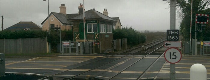 Berwick Railway Station (BRK) is one of สถานที่ที่ Puppala ถูกใจ.