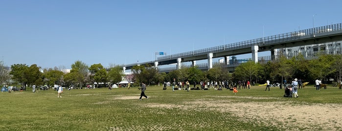 みなとのもり公園 (神戸震災復興記念公園) is one of 近所の公園.