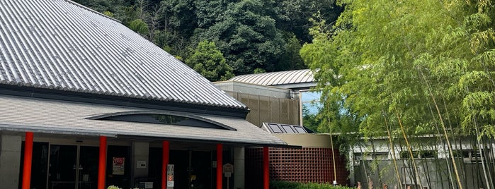 姫路市書写の里 美術工芸館 is one of 公立美術館.