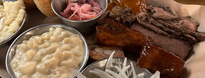 AUSTIN'S TEXAS BBQ is one of 갈 곳.