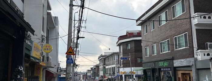 해방촌 is one of Streets Pics.