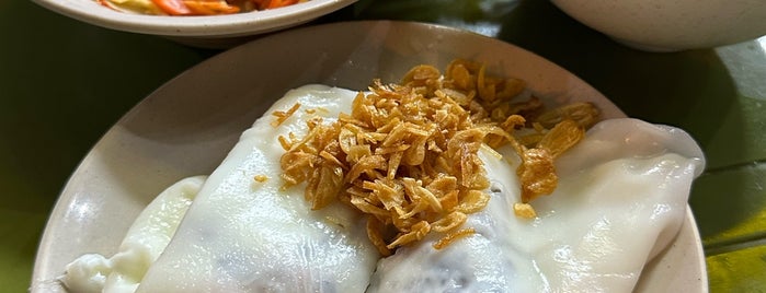 Bánh Cuốn Bà Xuân is one of Hanoi's Food and Beverage.