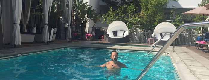 Poolside at Hotel Shangri-La is one of My places.