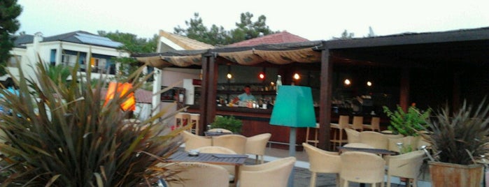 Alexandra Beach Roof Bar is one of Posti che sono piaciuti a Jelena.