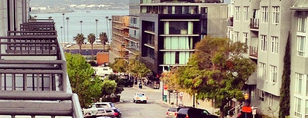 Porto Vista Hotel San Diego is one of Tempat yang Disukai Angelo.