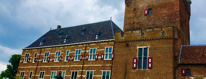 Kasteel Huis Bergh is one of Kastelen & Landgoederen.