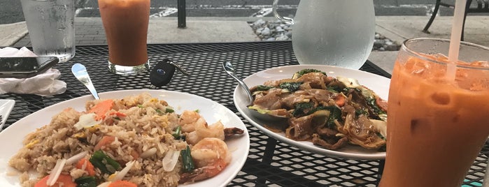 Lamoon's Thai Restaurant is one of Posti che sono piaciuti a Mark.