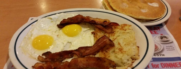 IHOP is one of Locais curtidos por Richard.