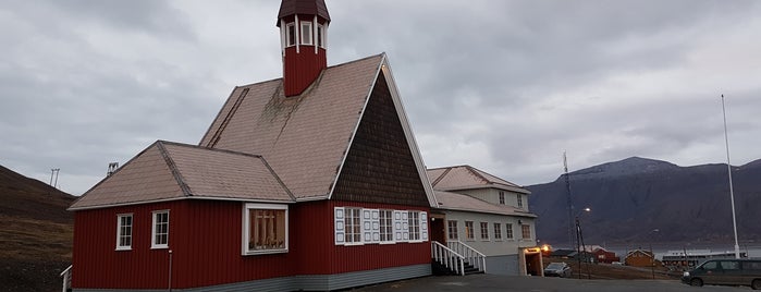 Svalbard Kirke is one of Posti che sono piaciuti a Finn.