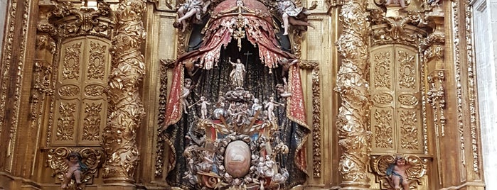 Catedral de Segovia is one of Lugares favoritos de Finn.