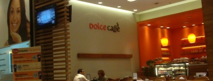 Dolce Caffé is one of Arturoさんのお気に入りスポット.