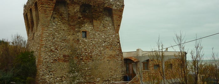 Torre Sinarca is one of Costa dei Trabocchi.