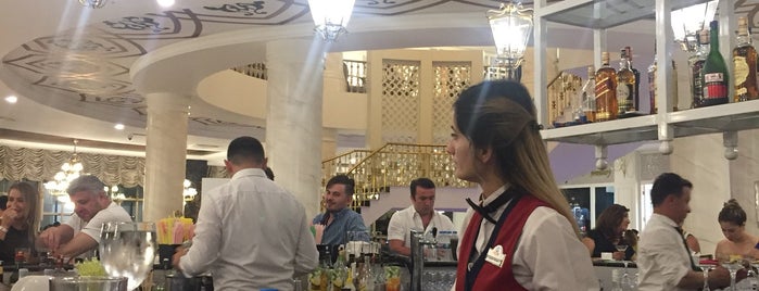 Sunis Efes Royal Palace Resort & Spa is one of Şebnem'in Beğendiği Mekanlar.