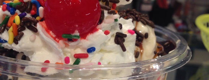 Berry's Ice Cream & Candy Bar is one of To try.