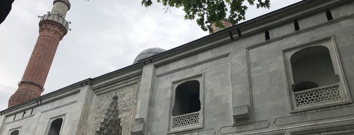 Grüne Moschee is one of Orte, die 👫iki DeLi👫 gefallen.
