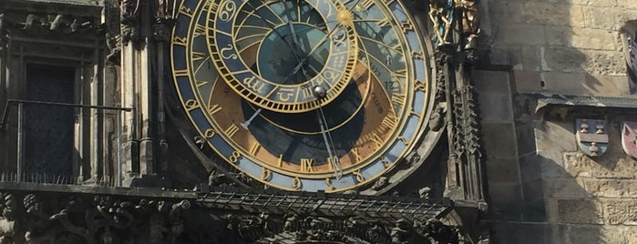 Pražský orloj is one of สถานที่ที่ 👫iki DeLi👫 ถูกใจ.