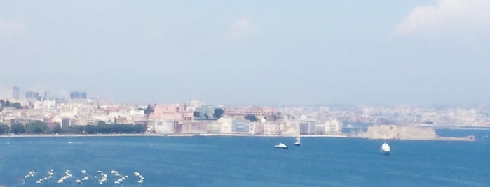 Napoli is one of Tempat yang Disukai 👫iki DeLi👫.