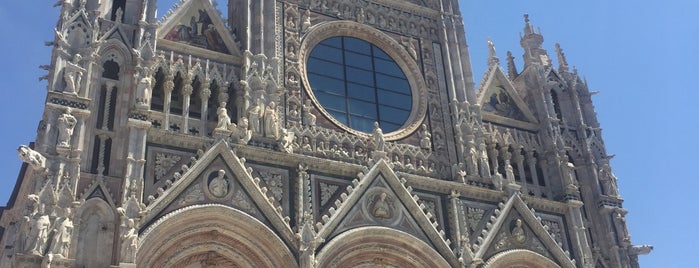 Duomo di Siena is one of 👫iki DeLi👫 님이 좋아한 장소.