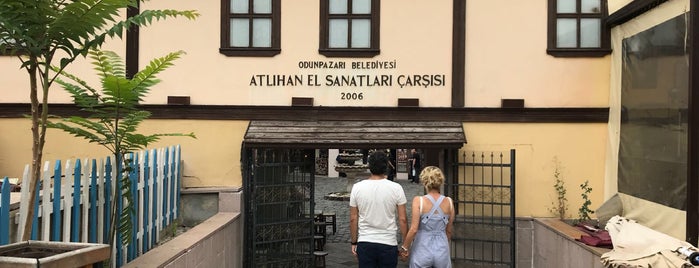 Atlıhan El Sanatları Çarşısı is one of Lugares favoritos de 👫iki DeLi👫.